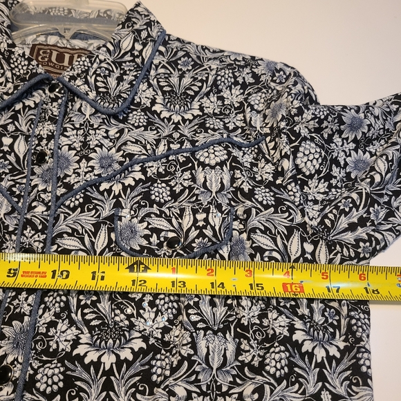 Cowgirl Up Western Shirt Women Size Medium Floral Snap Buttons Long Sleeve - Picture 5 of 10